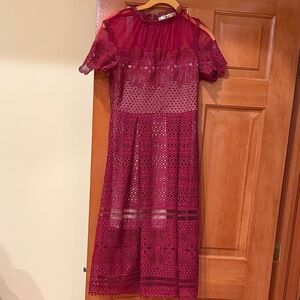 Chic Burgundy Lace Midi Dress